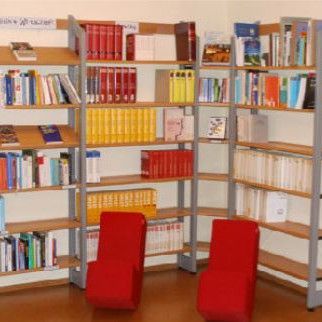 Bücherei gefüllt mit Büchern