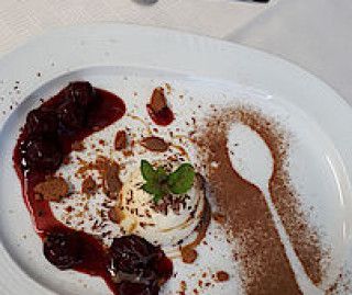 Dessert - Eierlikör- Pannacotta mit Kirschkompott